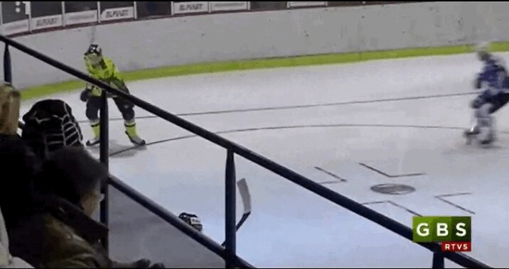 Slovaquie : un but depuis l'autre côté de la patinoire