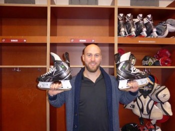 Offrez-vous le matériel des joueurs du Lausanne HC pour la bonne cause