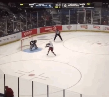 Un gardien d'AHL fait un arrêt sans le vouloir