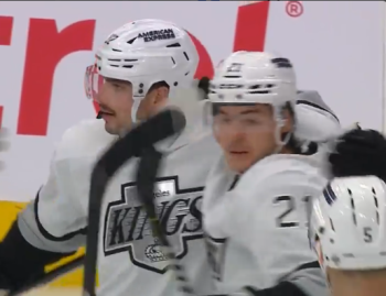 Kevin Fiala marque son premier but des play-offs et les Kings l'emportent