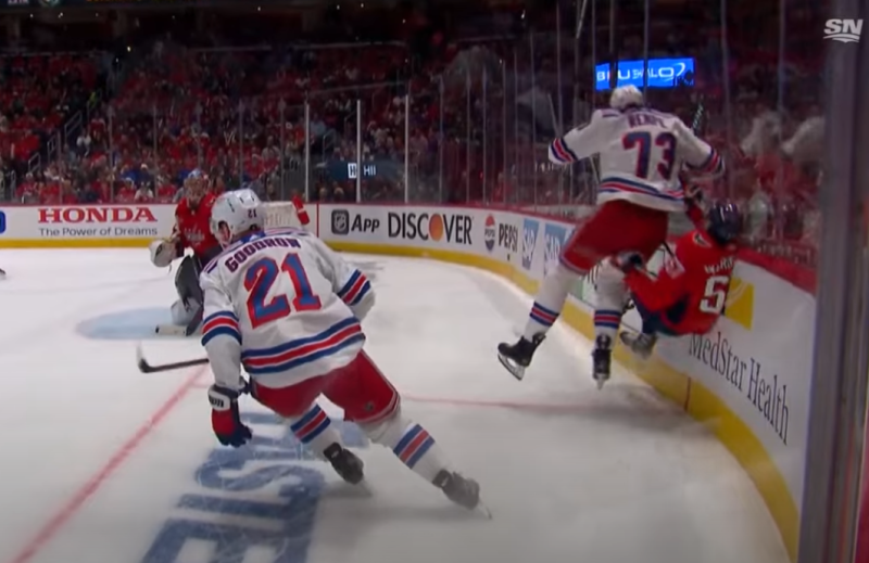 Une énorme charge de Matt Rempe sur Trevor van Riemsdyk