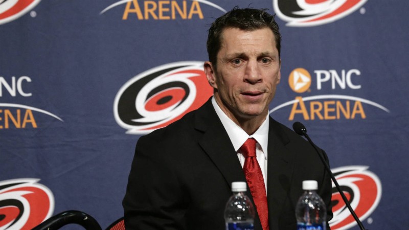 Rod Brind'Amour confirmé à la tête des Hurricanes
