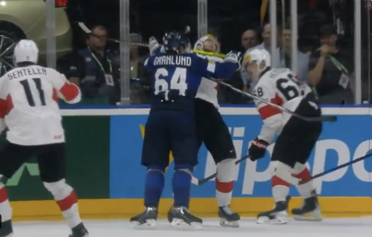 Mikael Granlund va manquer le quart de finale suite à sa charge sur Andrea Glauser