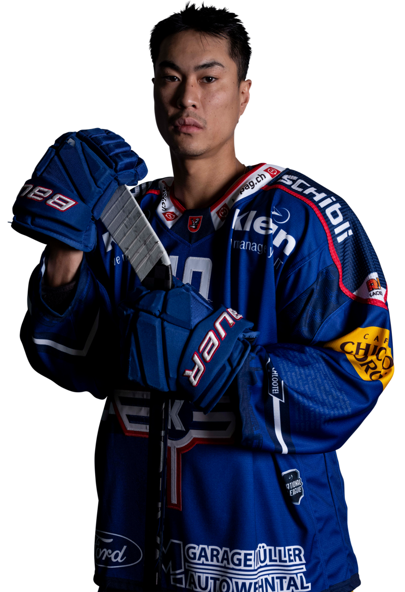 Jonathan Ang signe à Ambri