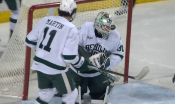 Ein etwas ungewöhnlicher Stopp für diesen Torwart