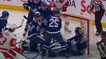 Man musste es wagen, diesen Stopp mit bloßen Händen für Anthony Stolarz zu machen