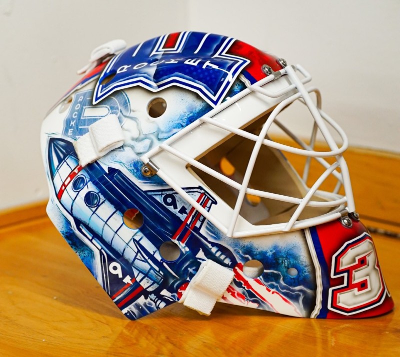 Eine Rocket-Maske für Connor Hughes