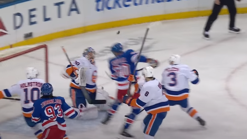 Will Cuylle marque un but de la tête