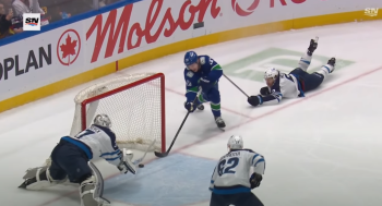 Un arrêt salvateur pour Connor Hellebuyck