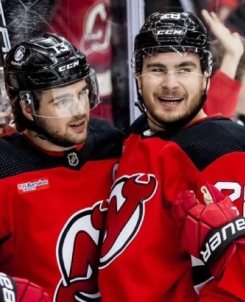 Nico Hischier rejoint Timo Meier dans les records suisses de NHL et s'approche de sa meilleure marque