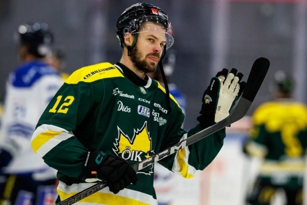 Emil Molin signe à Winterthour