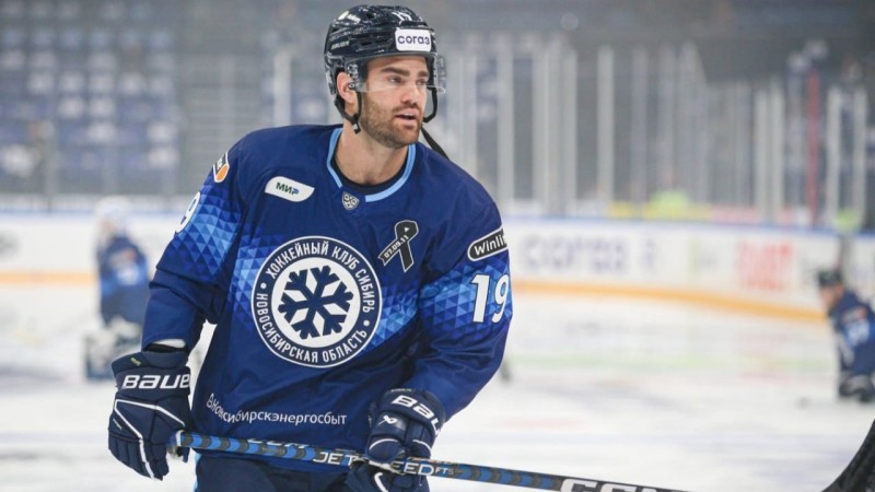 Andy Andreoff pour remplacer Juho Lammikko.