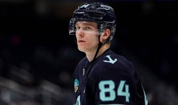 Fracture à la main pour Kaapo Kakko