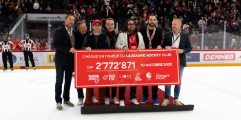 Un joli chèque des clubs de soutien du Lausanne HC