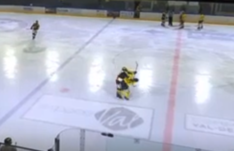 Agression choquante en 3e ligue : un joueur du HCF Franches-Montagnes visé par un coup de canne à la nuque