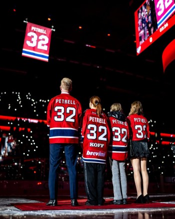 L'HIFK a honoré Lennart Petrell en retirant son numéro