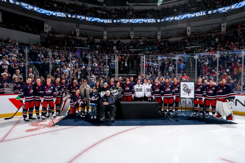 Die großartige Ehrung der Jets für Nino Niederreiters 1'000. Spiel