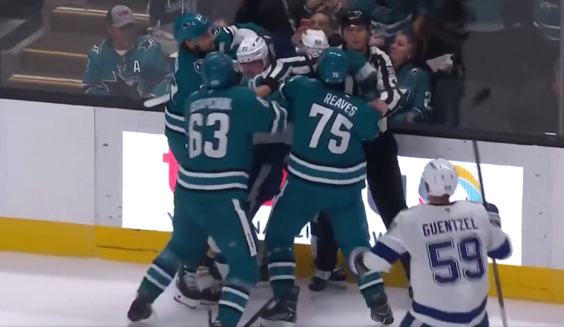 Janis Moser avait fort à faire avec les joueurs des Sharks