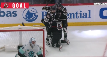 Nico Hischier schnürt einen Doppelpack und sichert den Devils den Sieg