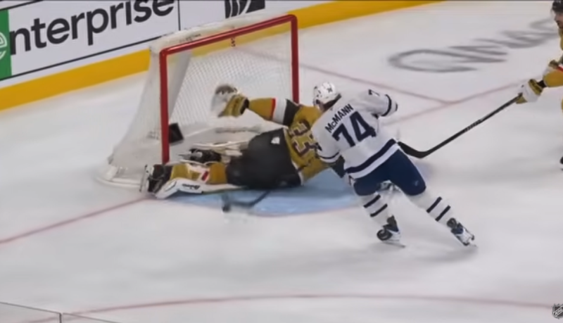 Adin Hill nous offre un bien joli "Scorpion Save"