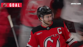 Nico Hischier plie le match en prolongations, grosse performance de Janis Moser