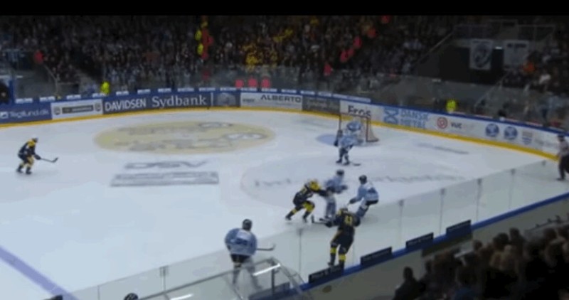 Une charge à la tête dévastatrice dans le championnat danois