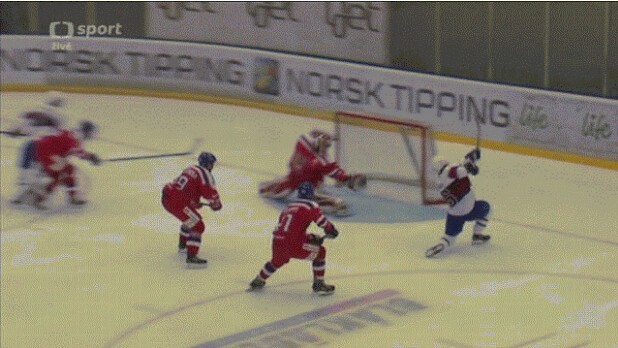 Superbe arrêt du gardien tchèque Jakub Kovar