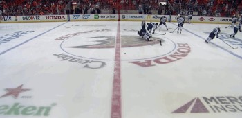 A voir : Andrew Ladd proche de blesser Ondřej Pavelec... à l'échauffement