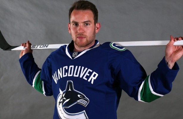 Les Canucks veulent conserver Yannick Weber qui pourra cependant tester le marché