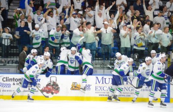 Sven Baertschi marque et les Comets éliminent Chicago