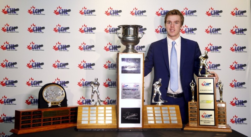 Connor McDavid croule déjà sous les trophées