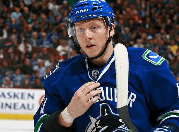 Les Canucks offrent un nouveau contrat à Ronalds Kenins