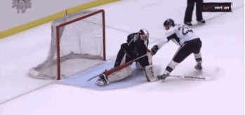 Ty Loney réussi un superbe penalty au camp des Pens