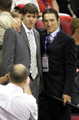 Rétro : Alex Ovechkin et Evgeni Malkin le jour de leur repêchage (2004)
