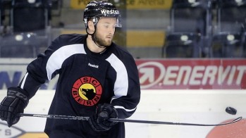 Alexei Dostoinov décroche son contrat en KHL