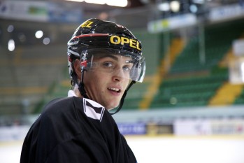 De retour du Canada, Adam Hasani fait le point sur la suite de sa carrière