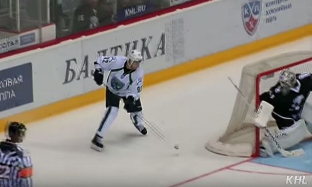 Un magnifique but airhook en KHL