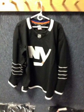 Le 3ème maillot des Islanders fuite sur le net