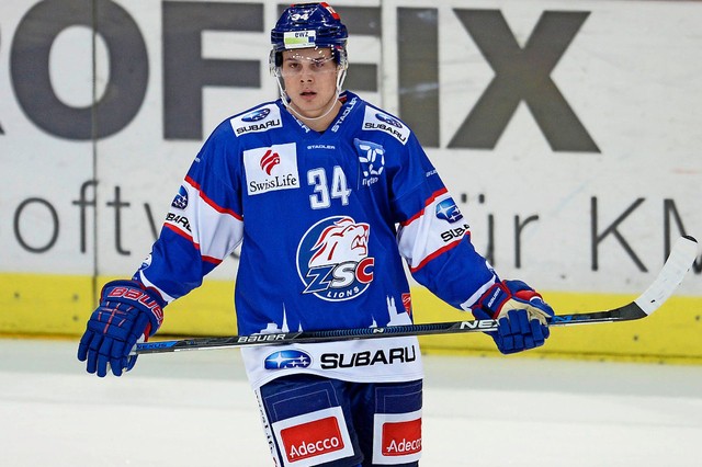 Auston Matthews, 18 ans, à Zurich pour un stage d’un an