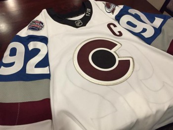 L'Avalanche dévoile son maillot pour la Stadium Serie