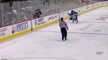 A voir : une belle charge de Yannick Weber sur... le juge de ligne