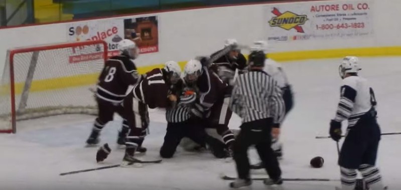 Un arbitre pris à partie dans un match junior