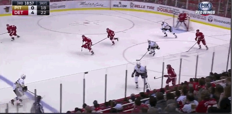 Un assist aérien de Tyler Bertuzzi pour Pulkkinen