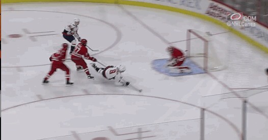Un nouveau but acrobatique d'Alex Ovechkin