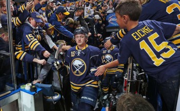 Jack Eichel marque à son premier match de NHL