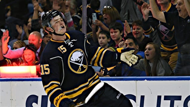 Un magnifique but gagnant pour Jack Eichel