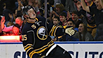 Un magnifique but gagnant pour Jack Eichel