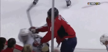 Traitement de choc d'Alexander Ovechkin sur Sidney Crosby