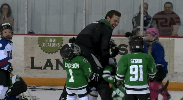 A voir : Tyler Seguin fait fondre une jeune fan