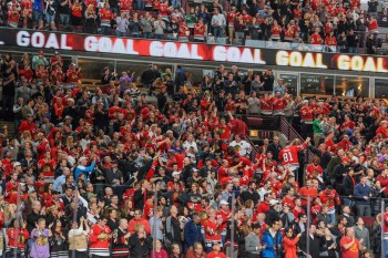 Les Blackhawks marquent cinq fois en première mais finissent par s'incliner